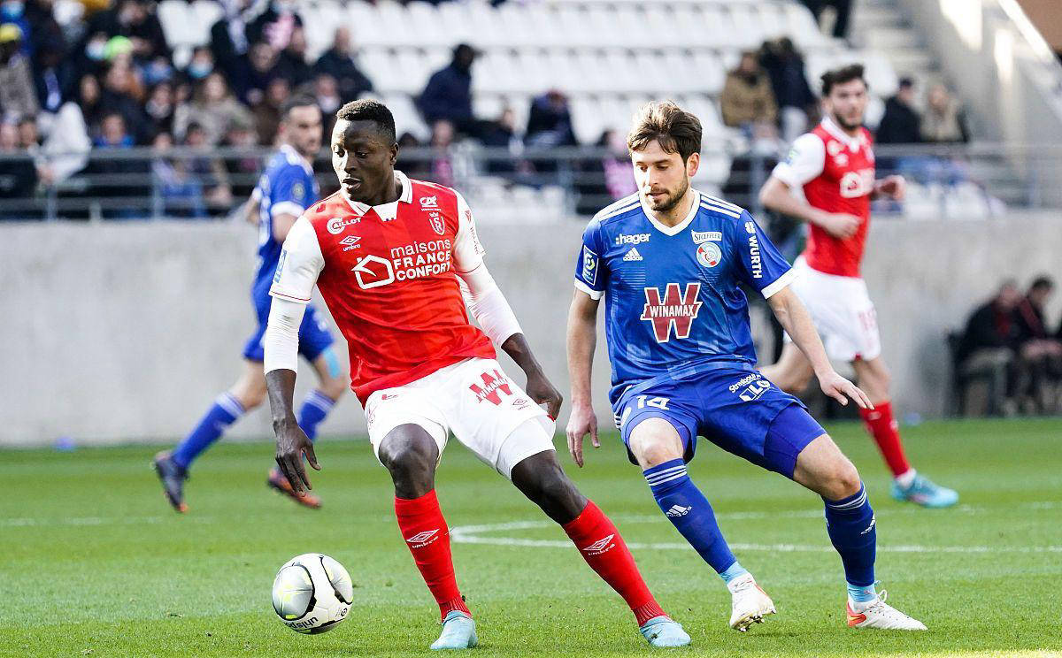 包含法甲国际比赛日走向成谜；纽卡斯尔止住颓势；赛场秩序良好；阵容厚度经受考验的词条