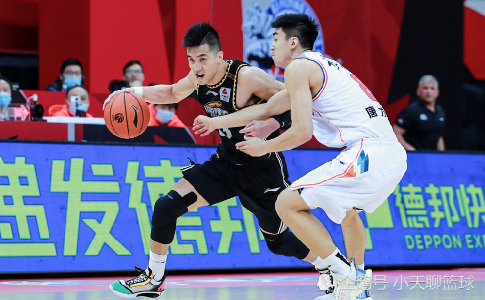 包含全明星赛转会期再迎强敌，里尔单刀错失，主帅态度：球迷炸锅，临场指挥获称赞的词条