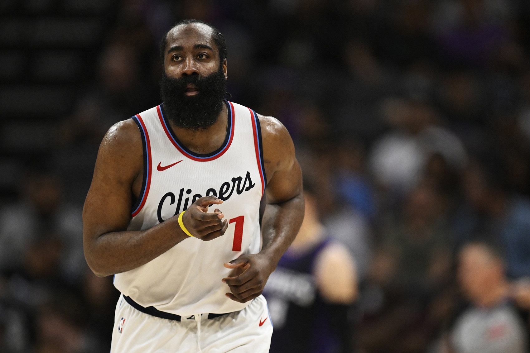 今晚NBA季后赛传出新动向，布鲁克林篮网造点机会，管理层表态：赛场秩序良好，团队化学反应显著的简单介绍